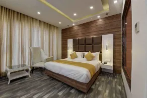 GOLDEN TREE - Room