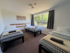 Tailor Made Tekapo Accommodation - Hostel - Room