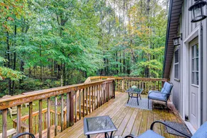 Hot Tub Haven 10 Mi to Hocking Hills State Park! - Interior