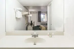 Super 8 by Wyndham Cottonwood - Salle de bain