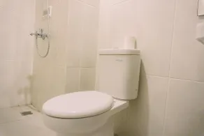 Minimalist And Comfort 2Br Serpong Garden Apartment - Baño