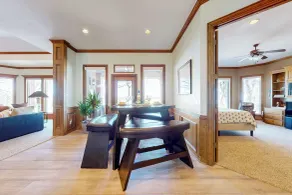 Lakefront Estate: Stunning Views, Deck, Bar & Dock - Innenbereich