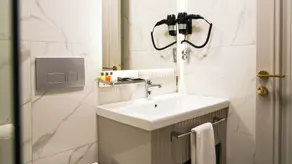 Sky Hill Hotel - Bathroom