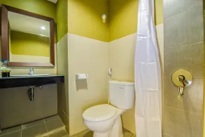 Noormans Hotel Semarang - Bathroom