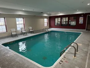 Econo Lodge Inn & Suites - Piscina