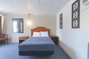 Sonrise Inn Lincoln Hwy By OYO - Room