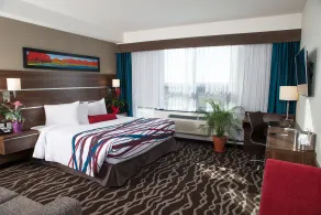 Encore Suites by Service Plus Inns - Chambre
