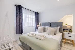 Stunning 6 Bed House with Games Room and Garden Near Pinewood -Iver - Værelse