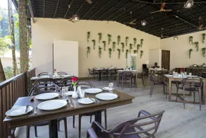 Stone Wood Premier Gokarna - Restaurant