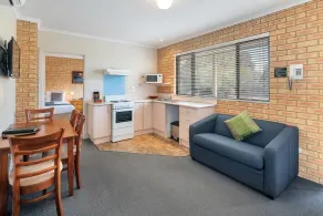 Begonia City Motor Inn - Room