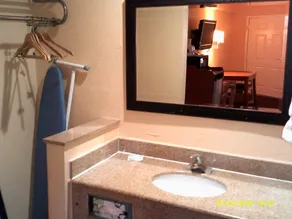 Super 8 by Wyndham Tucson Downtown Convention Center - Badezimmer