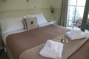 Clive Colonial Cottages - Habitación