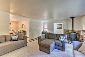 Willow Creek Hideaway w/ Deck, 1 Mi to River! - Interiør