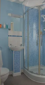 Trevarrian Lodge - Bathroom