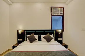 Super Collection O Sector 55 Noida Near Noida Stadium - Room