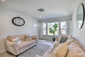 Norwalk Retreat w/ Pool ~ 11 Mi to Disneyland Park - Innvendig