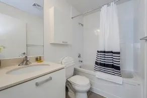44th Floor, Panoramic Views, Bay Corridor Downtown Toronto Condo - Bathroom
