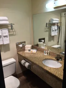Quality Inn & Suites Springfield - Eugene North - Salle de bain