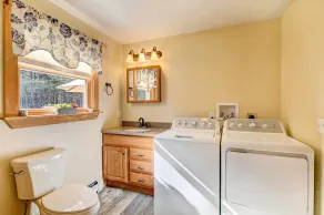 Catskills Getaway w/ Hot Tub on 45 Acres! - Badeværelse