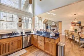 Lake Access + On-Site Creek: Lake Toxaway Home! - Interiør