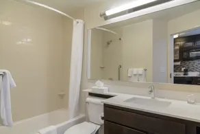 Candlewood Suites Mishawaka by IHG - Bathroom