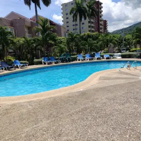 FISHERMAN's POINT BEACH-FRONT CONDOMANIA - Pool