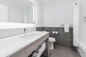 Holiday Inn Express Hotel & Suites Saint - Hyacinthe by IHG - Badeværelse