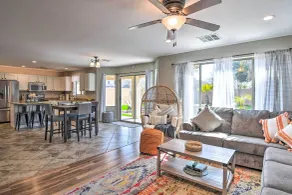 Avondale Oasis w/ Pool: 5 Mi to State Farm Stadium - Innvendig