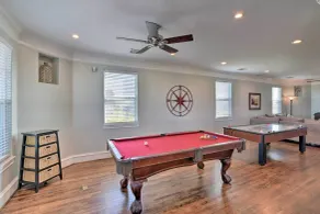 Bay Views! Family-Friendly Galveston Resort House - Innvendig