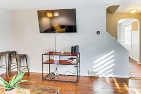 Cozy Home 4 Mi to YSU Campus: Penguins Welcome! - Intérieur