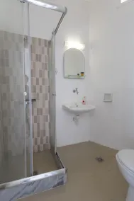 Petalides Apartments - Bathroom