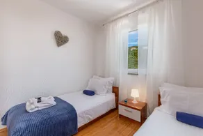 Merveilleux appartement adapté aux familles avec barbecue et piscine | Vue plage - Chambre
