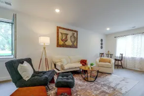 Hickory Townhome w/ Deck: 2 Mi to Downtown - Interni