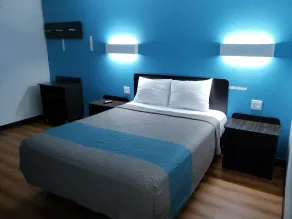Motel 6-Sedalia, MO - Room