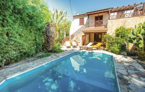 Stunning Home in Miliou Paphos With 3 Bedrooms, Sauna and Outdoor Swimming Pool - Exterior