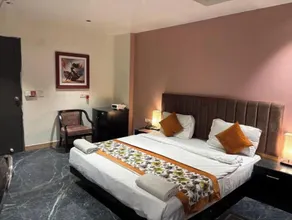 The Centrum New Friends Colony Delhi - Corporate Hotel - Zimmer