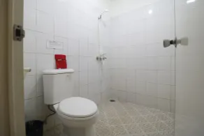 RedDoorz Plus at Jalan Gatot Subroto Jakarta - Badeværelse