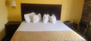 Travelodge by Wyndham Airport Platte City - Room