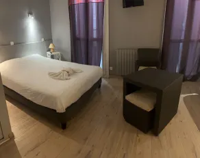 HOTEL DU LION D OR - Habitación