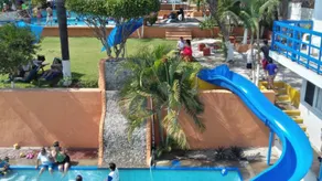 Ameyali Teques - Pool