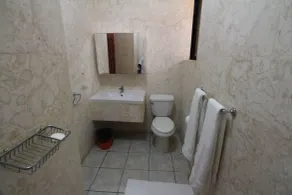 Hotel Garant & Suites - Bathroom