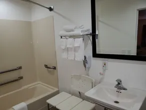 Days Inn by Wyndham Lexington - Salle de bain
