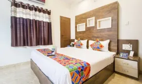 FabHotel Crown Suites - Nr Sony Signals - Chambre