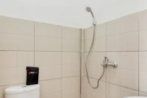 RedDoorz Syariah near Wijilan 2 Yogyakarta - Baño