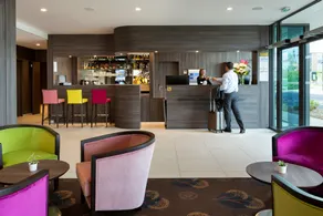 Hôtel Roi Soleil Prestige Plaisir - St Quentin - Reception