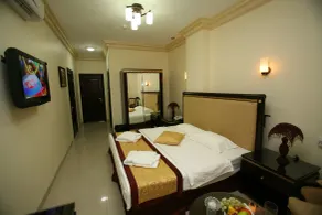Cedar Hotel - Room