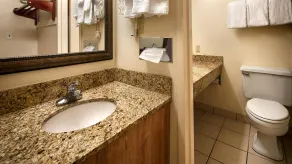 Best Western Crossroads Inn - Salle de bain