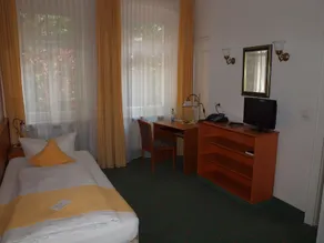 Hotel & Restaurant Bellevue Schmölln - Værelse