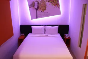 Front One Inn Semarang - Habitación