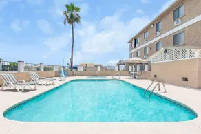 Super 8 by Wyndham Lake Havasu City - Piscine